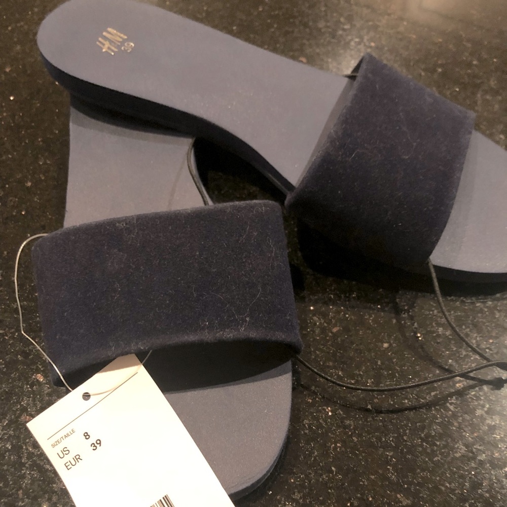 🎉 2 for $20🎉 H and M Navy slides NWT size 8